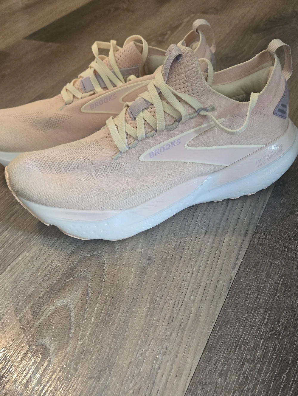 Brooks Pink Running Shoes  Womens Size 9.5 Pre Owned Excellent